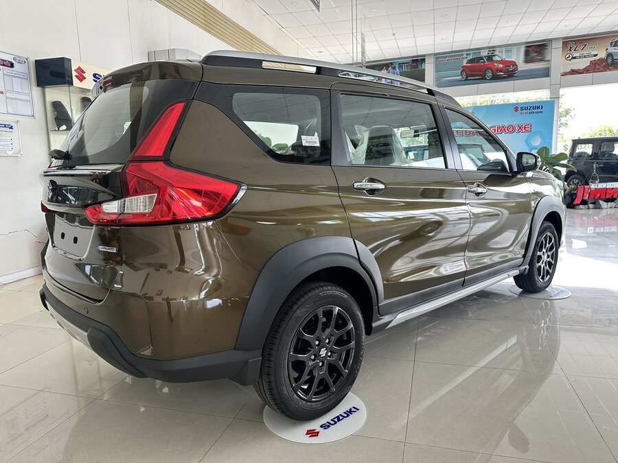 XL7 Hybrid